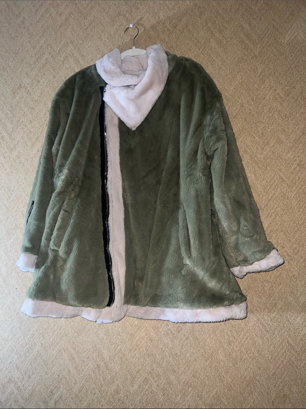 Eilly Bazar Women's Olive Green Faux Fur Coat with Cream Trim.  Size 1XL.  New.